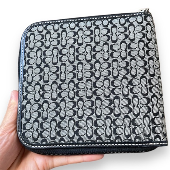 Coach Soho Signature Jacquard & Leather 12 Cd/DVD/Blu-Ray Zip Around Case - Picture 3 of 8